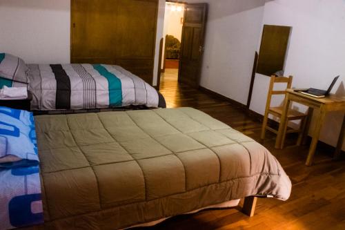 Six-Bedroom House image 10