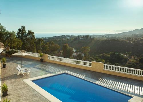 Villa El Palomar Azul with pool and sea view