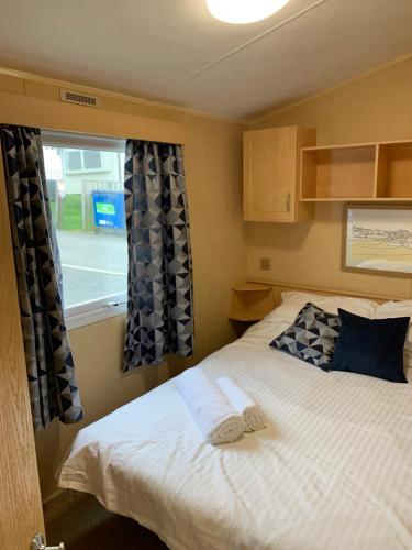 Newquay Bay Porth Caravan - image 9