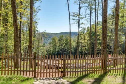 Trekker, Treehouses cabins and lodge rooms