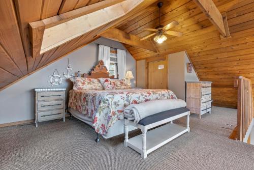 Above It All Getaway in Branson West, USA