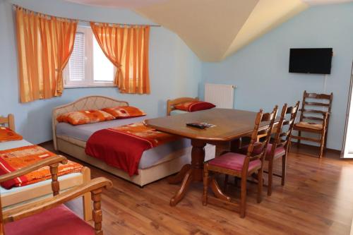 Rooms & Apartment Jozić