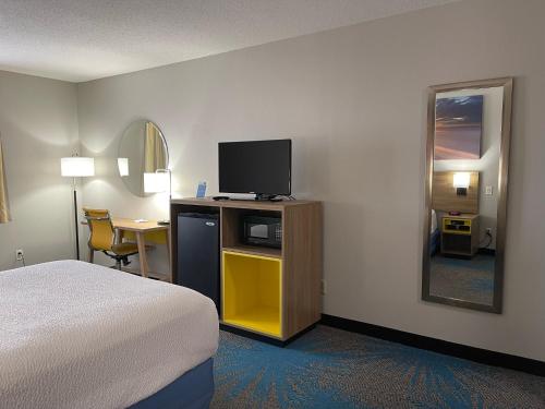 Days Inn by Wyndham Colby - image 4
