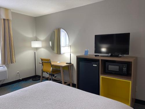 Days Inn by Wyndham Colby - image 7