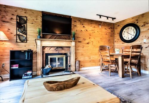 Mountain Villa Magnificent Views - 2 Pools, Fireplace & Hot Tub detail