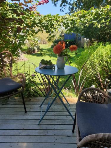 Cabins on Tudor bed & breakfast in โมตูเอก้า