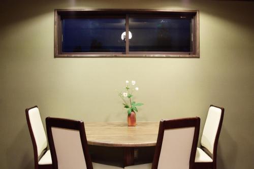 Deluxe Room with Tatami Area and Shared Bathroom and Private Toilet and Mountain View