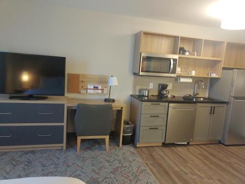 Studio Suite with Hearing Accessible Tub