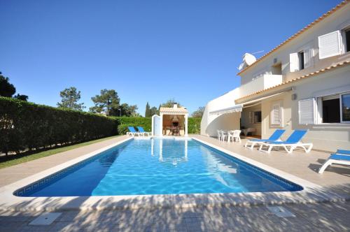 Large 3 bedroom private pool villa in Vilasol Resort - image 13