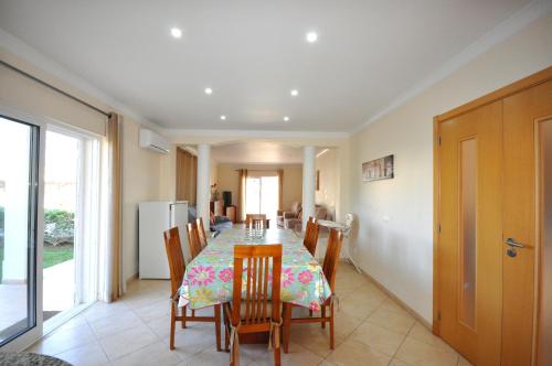 Large 3 bedroom private pool villa in Vilasol Resort - image 2