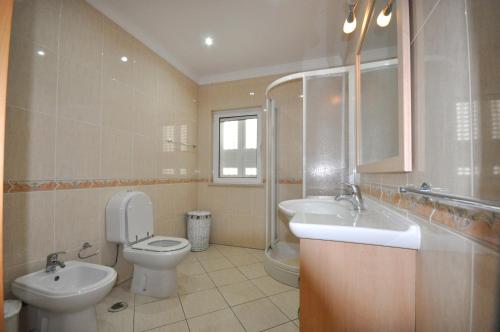 Large 3 bedroom private pool villa in Vilasol Resort - image 11