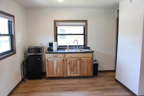 Cabin 4 at Horse Creek Resort, Rapid City (photo 4)