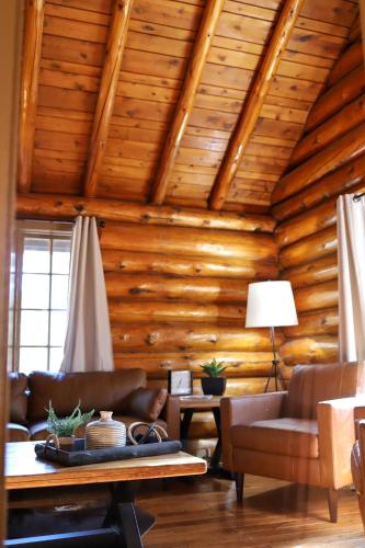Historic Log Cabin #14 at Horse Creek Resort - image 6