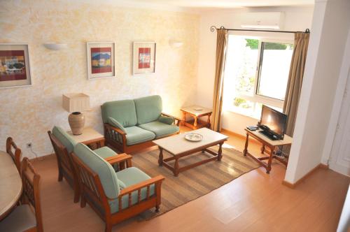 A modern comfortable and well equipped linked villa with private pool and A/c - image 4