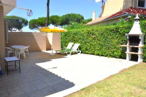 Modern comfortable and well equipped private pool villa - image 4
