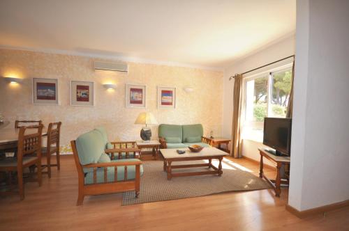 Modern comfortable and well equipped private pool villa - image 3