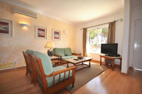 Modern comfortable and well equipped private pool villa - image 13