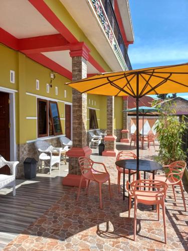 WISMA SUNRISE GUEST HOUSE 10 minutes by walking to the big fruit market in Berastagi in Berastagi