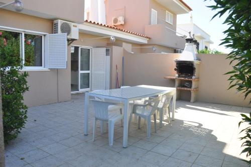 Comfortable and well equipped terrace villa with private pool and air conditioni - image 10