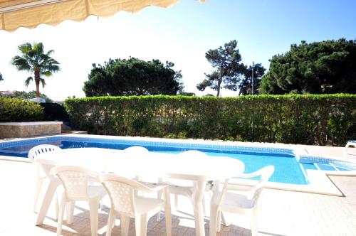 Large 6 bedroom private pool villa in Vilasol Resort - image 2