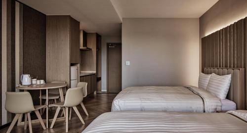 EAST Tower Family - Twin (With Kitchenette)