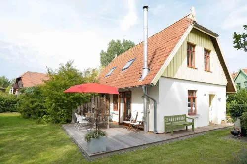 Ferienhaussiedlung Strandperlen Sanddornhof 1b Typ III in Wustrow, Deutschland