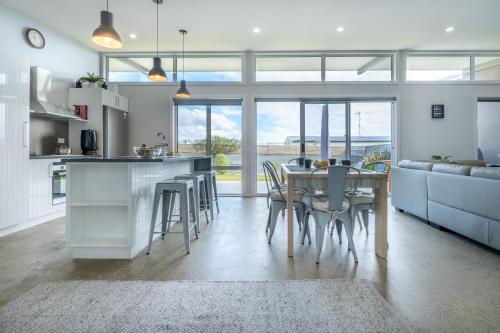 Amaroo 1 - Freycinet Holiday Houses - Apartment - Coles Bay