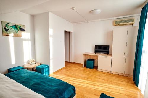 Double or Twin Room - Attic image 5