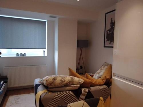 Whole apartment 5 mins to East Croydon & concierge