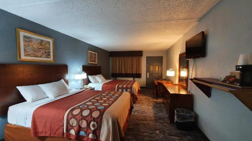 2 queen beds