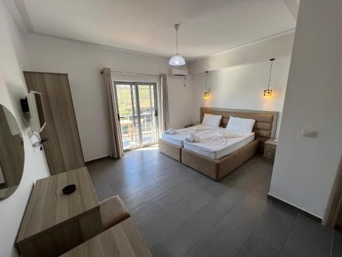 Deluxe Double or Twin Room with River View image 8