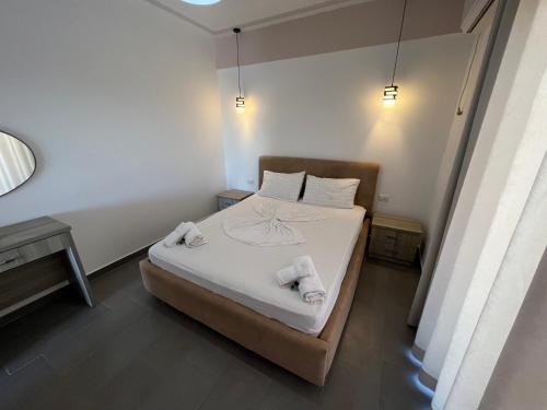 Double Room with Balcony image 8