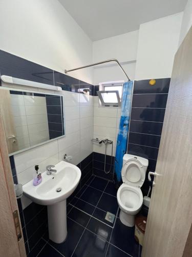 Double Room with Balcony image 4