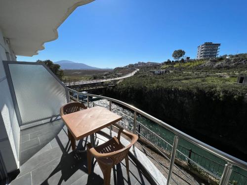 Deluxe Double or Twin Room with River View image 5