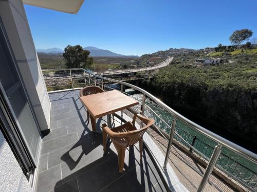 Deluxe Double or Twin Room with River View image 4