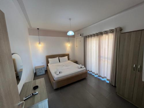 Double Room with Balcony image 6