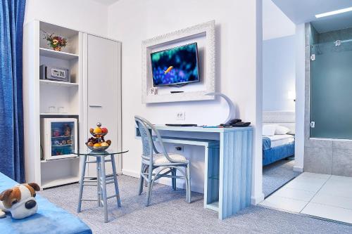 Standard Family Room with sofabed  image 4