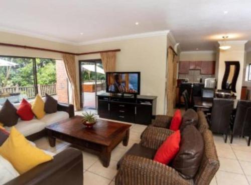 Marula Mews T17 Villa - Selborne Golf Estate