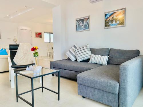 Panoramic Seaside Getaway, 2-BR Penthouse - Larnaca Panoramic Seaside Getaway, 2-BR Penthouse - Larnaca