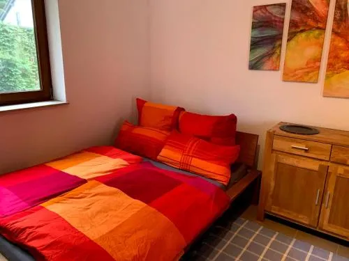 UPGRADE - frisch renoviert - Ferienwohnung Monteuerswohnung am Bauernhofweg in Lohmar nahe S-Bahnhof Messe Flughafen in Lohmar, Deutschland