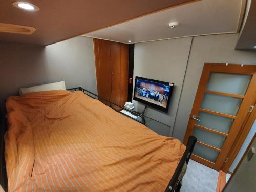 room detail thumbnail 0