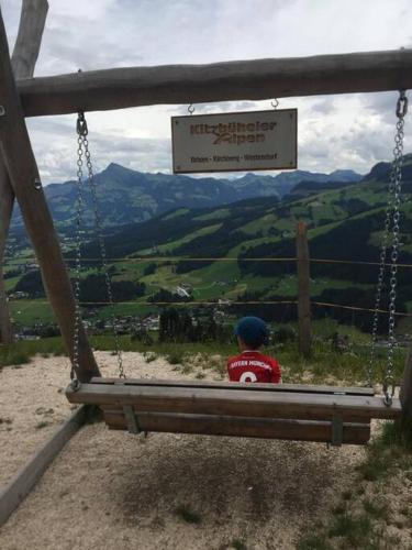 Ski-in & Out Alpine Style Apartment near Kitzbühel