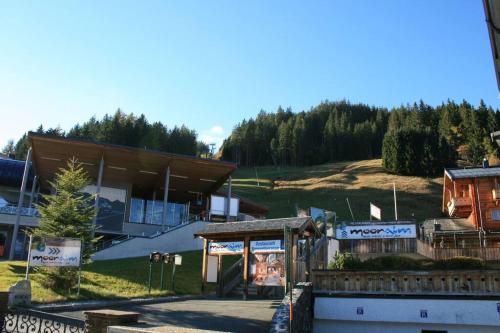 Ski-in & Out Alpine Style Apartment near Kitzbühel