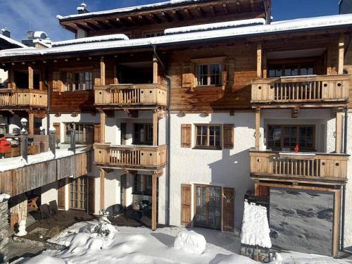 Ski-in & Out Alpine Style Apartment near Kitzbühel