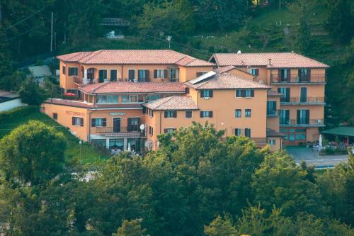 Hotel Aurora - Spiazzi Di Caprino