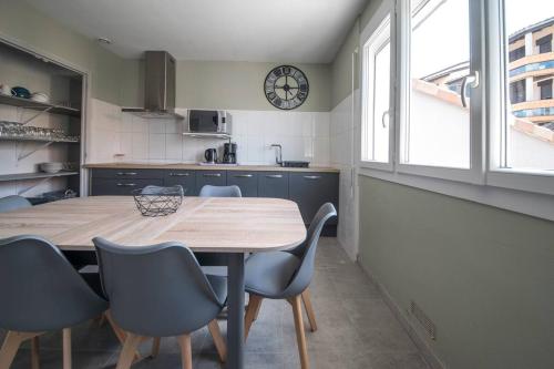 廚房, La cahute, appartement T2 avec jardin ou appartement familial T6 in 蒙托邦市中心