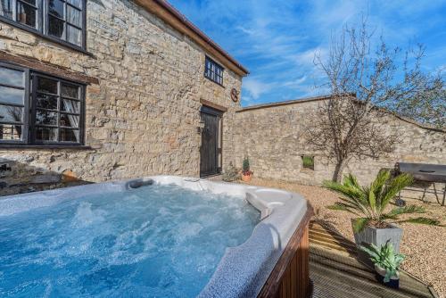 Gyógyfürdő, Somerset Country Escape - Luxury barns with hot tubs in Hatch Beauchamp