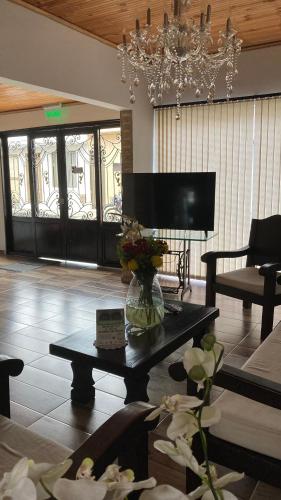 Shared lounge/TV area, Hotel Boutique Colonial Cartago in Cartago (Valle del Cauca)