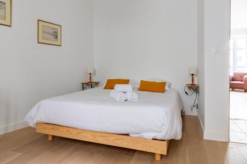 One-Bedroom Apartment image 8
