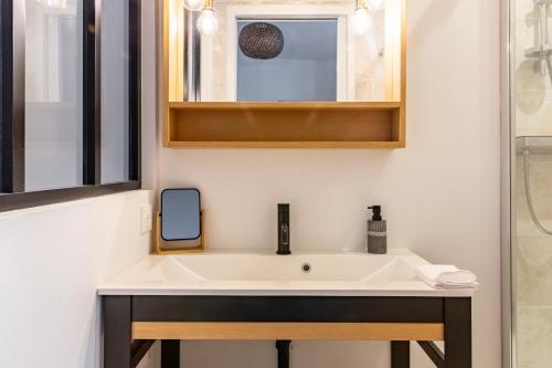 One-Bedroom Apartment image 5